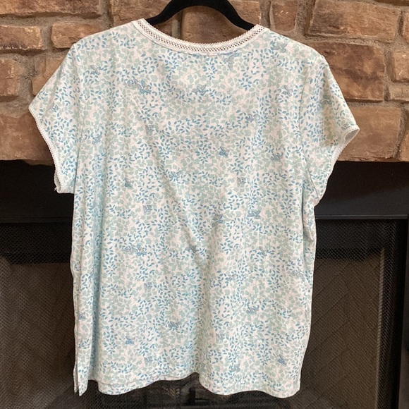 Miss Elaine white, blue bird pajama top. Size XL. - Picture 4 of 11
